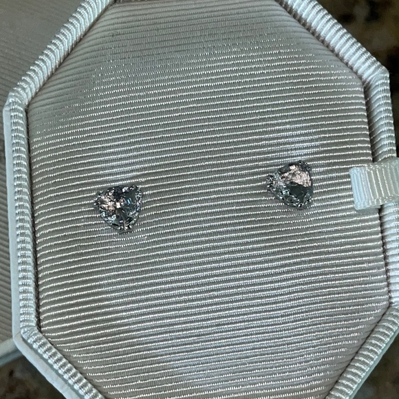 Swarovski Millenia Stud Earrings in White Rhodium Plated with triangle-cut - Picture 2 of 3